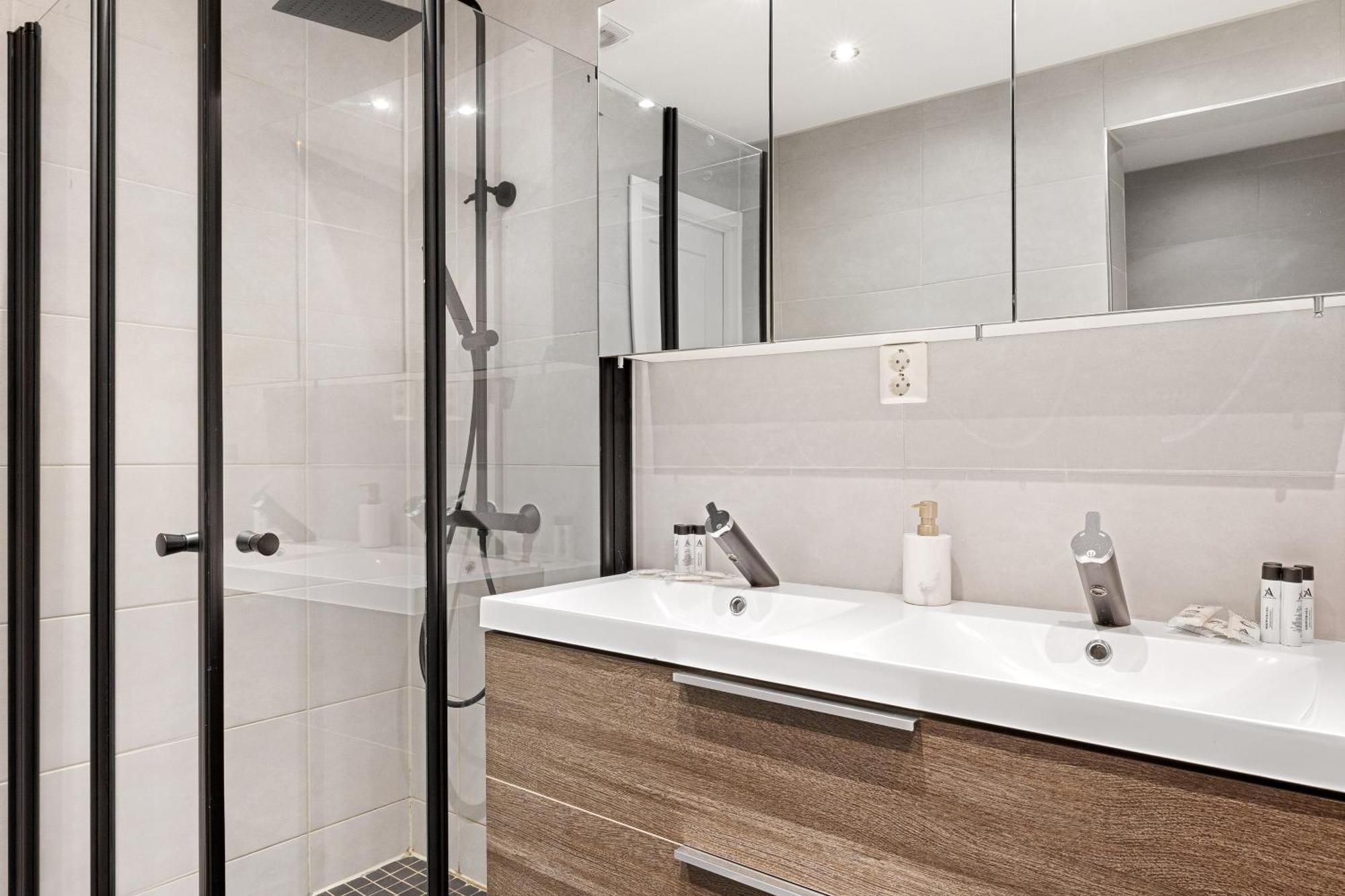 Homerentals L 120Sqm Mid-Central - King Beds - 500Mbps Wi-Fi 베르겐 외부 사진